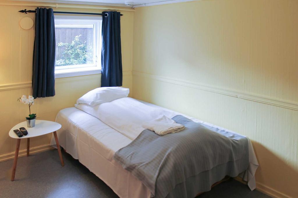 Dreibettzimmer mit Gemeinschafts-WC